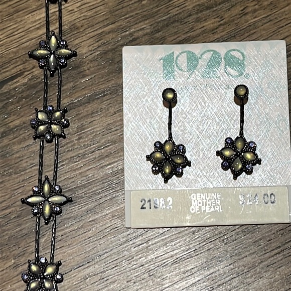 1928 Jewelry Set Matching Earrings, Necklace and Bracelet NWT - Picture 4 of 4